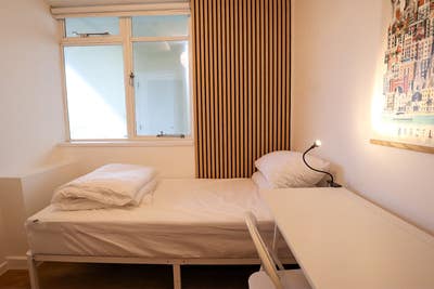 Short-Term Seafront Room | Available Now Main Photo