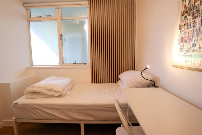 Short-Term Seafront Room | Available Now Main Photo