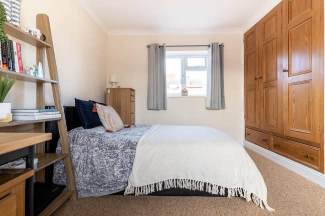 😊 Come Join this Friendly Houseshare w.Parking 🌿 Main Photo