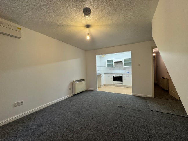 Pleasant 1 bed flat with parking in Dunstable area Main Photo