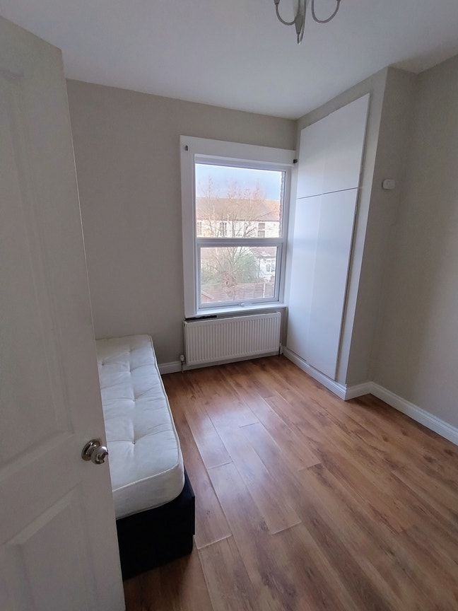 Single room and Box room to rent in a quiet house Main Photo
