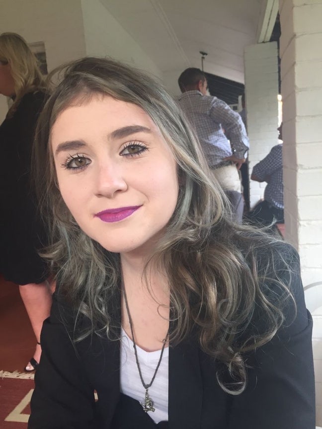 Professional Female seeks a single or double room Main Photo