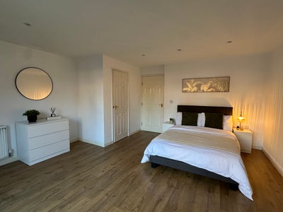 **House share available- 4 Modern rooms** Main Photo