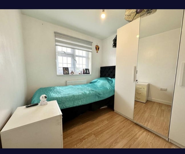 Room for rent near LU4 Main Photo