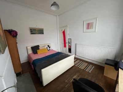 1 gorgeous room free now . Unexpectedly. Fully inc Main Photo