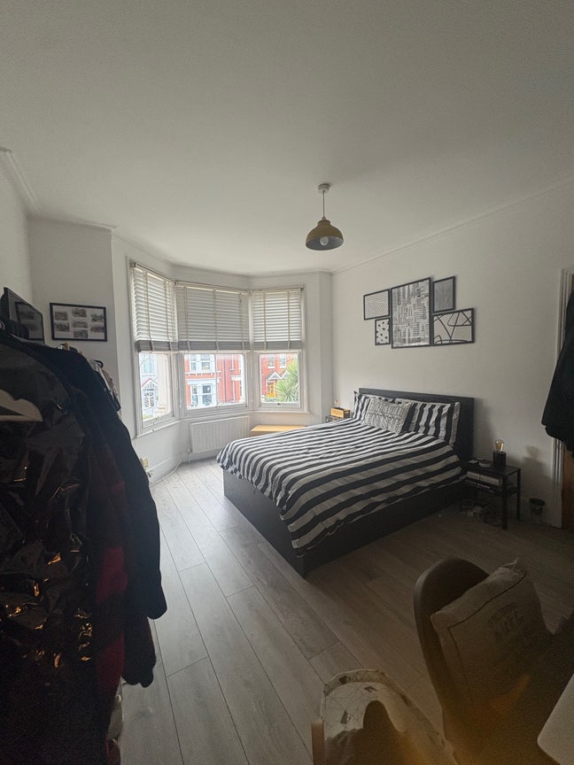 Huge, Bright Double Room in Leafy Bounds Green Main Photo