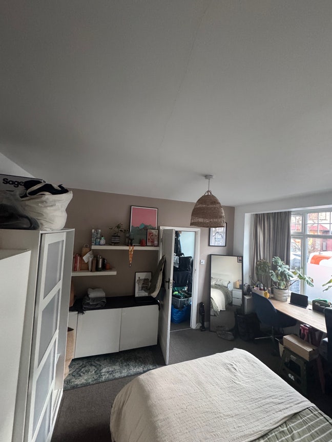 2 Double Rooms in 4 Bed House with Garden Main Photo