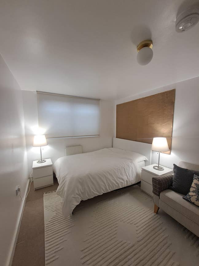 Bright Double room in 2 bed flat with balcony Main Photo