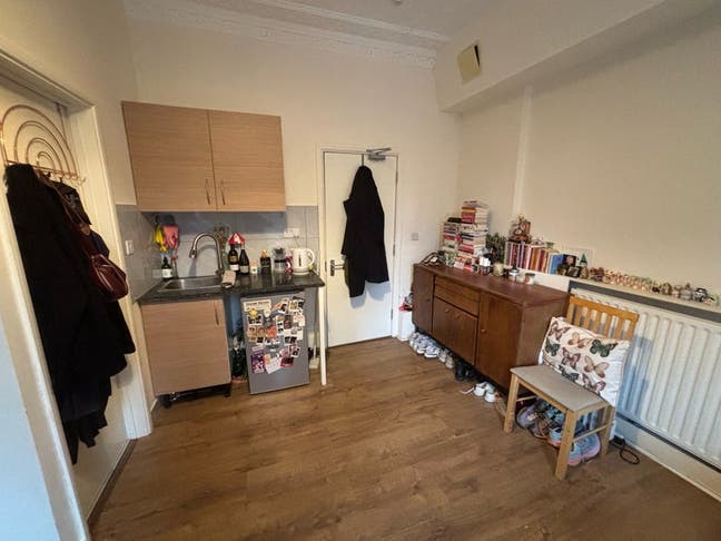 2 Studio Rooms in Manor House Main Photo