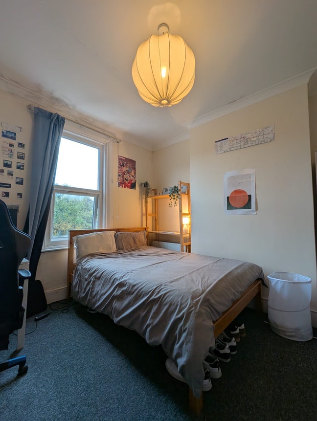 Spacious Double Room in Friendly Flat Main Photo