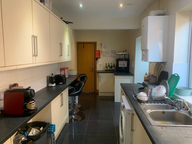 5 girls looking for housemate for 2026-7 ac year Main Photo