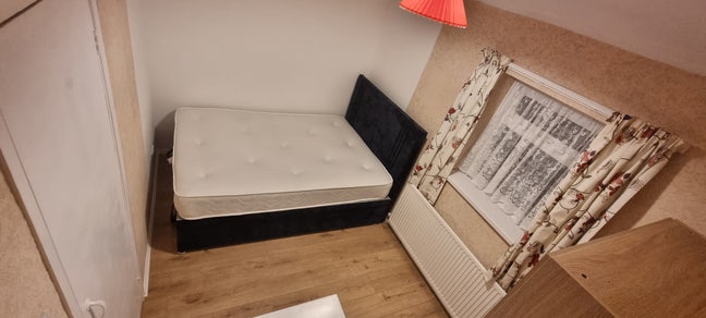 Room to rent with views over Leeds. Main Photo