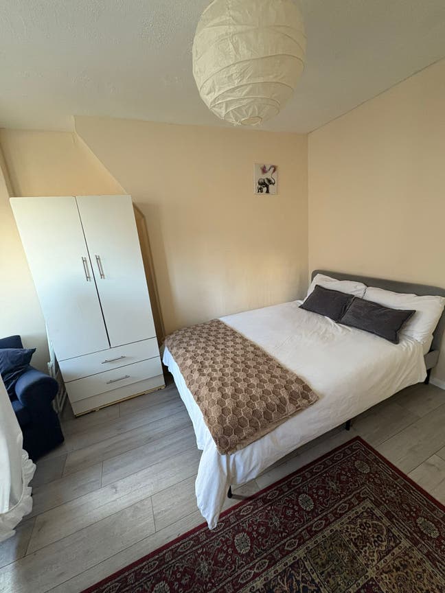 Furnished room in Old Street  Main Photo