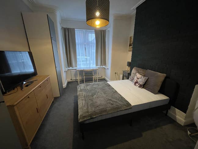 Spacious Double Room, 3 People Only, 2 Bathrooms  Main Photo