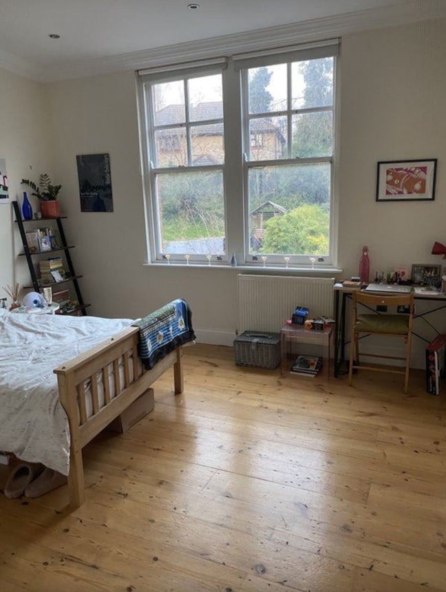 Spacious double room with en-suite avaliable Main Photo