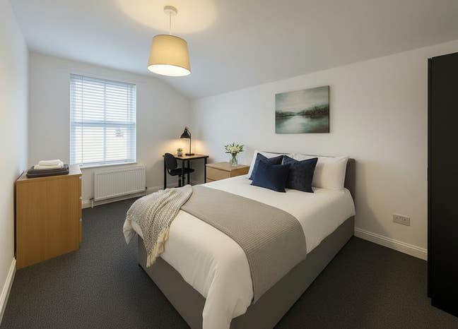 3 Doubles | Gloucester Road | Bills Included Main Photo