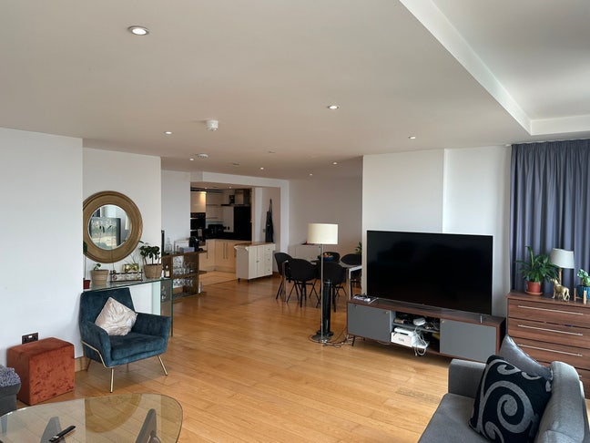 Penthouse Master with En-suit Main Photo