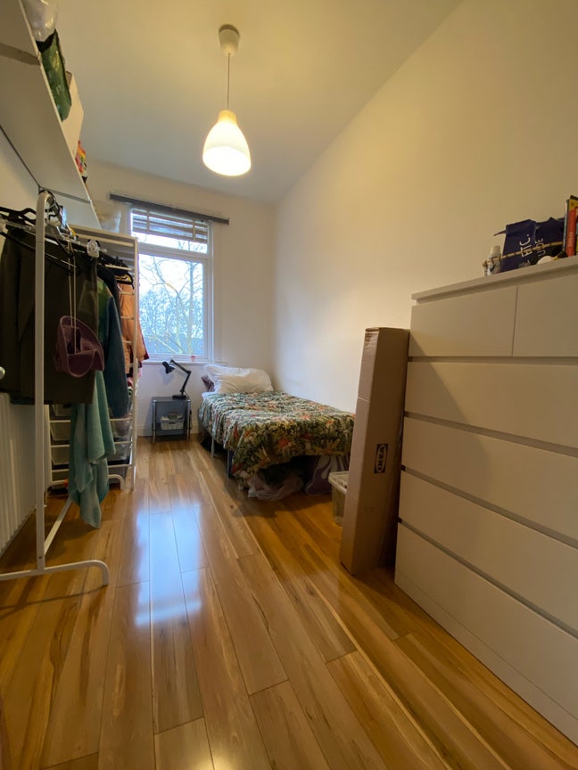 Bedroom in cozy flat Main Photo