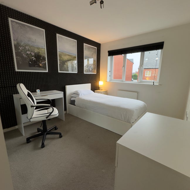 Luxury Room w/ Private Bathroom & Ultra Fast Wi-Fi Main Photo