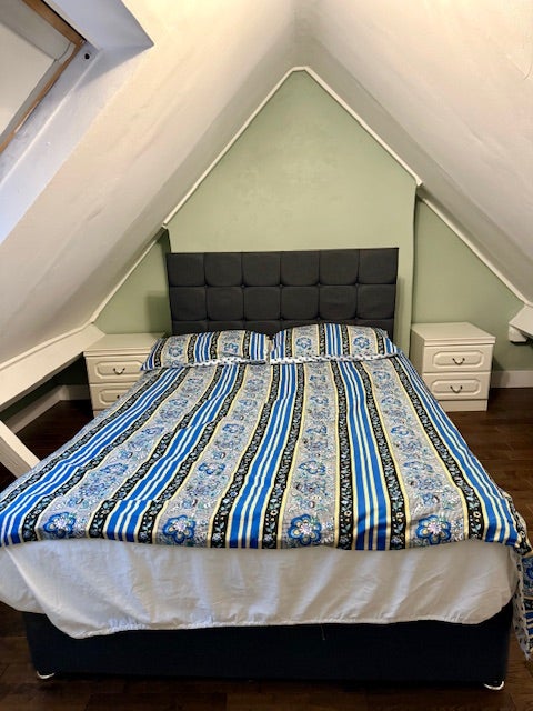 Double room for rent with own bathroom - E15 Main Photo