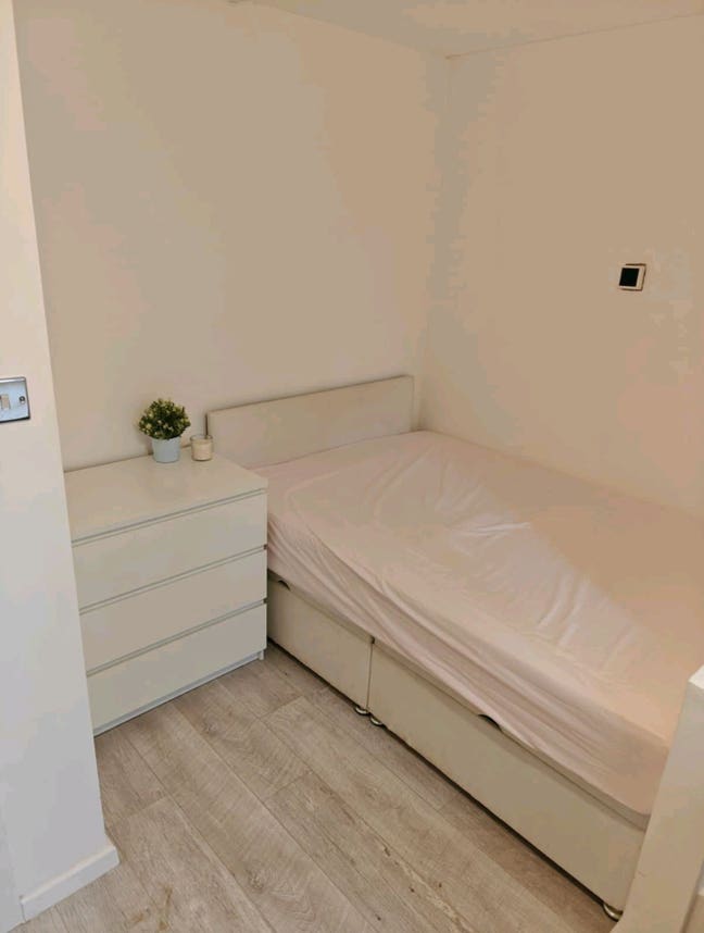 Lovely DoubleRoom for rent near bermondsey station Main Photo