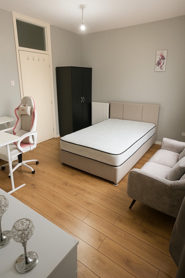 	Large Room Available Near Holloway Road Station Main Photo