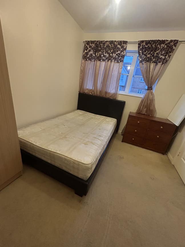 Room for rent for one person. Rent  £680 Main Photo