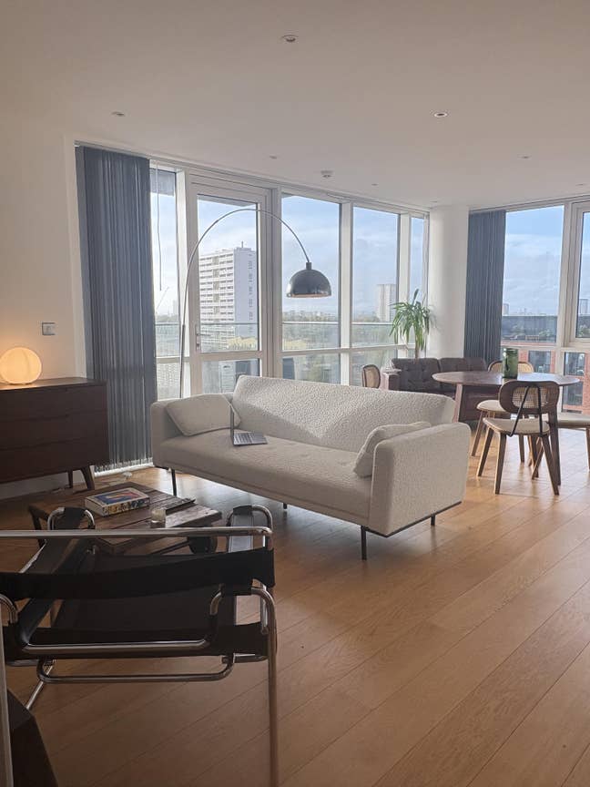 En Suite Room in 2 Bed Flat, Sunset Views Main Photo