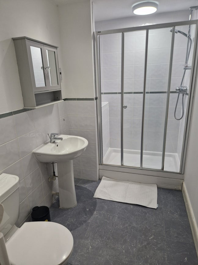 Beautiful EnSuite Room in shared flat , Bills Incl Main Photo