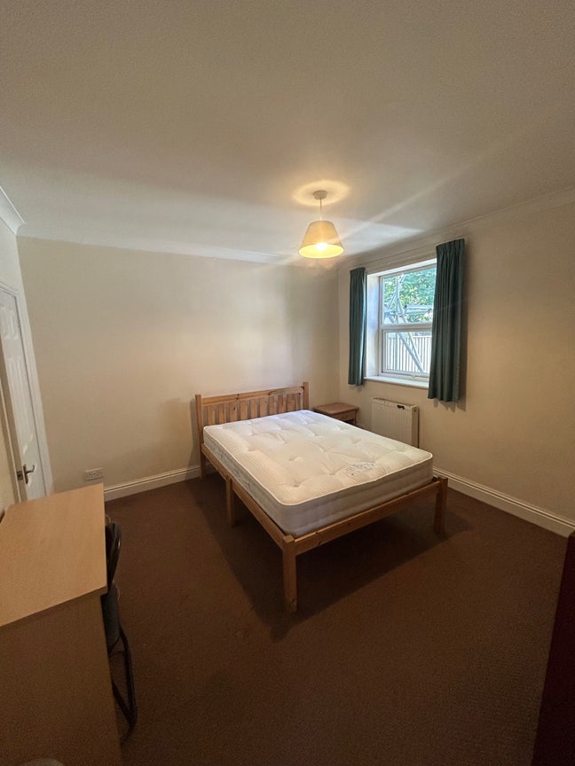 (Students)Large Double Room - Polygon/City Centre  Main Photo