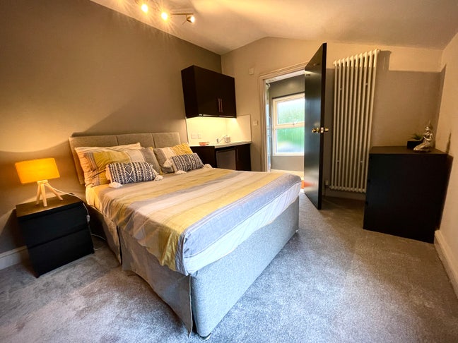 💥 Lovely Double En-Suite Room in Gravesend 💥 Main Photo