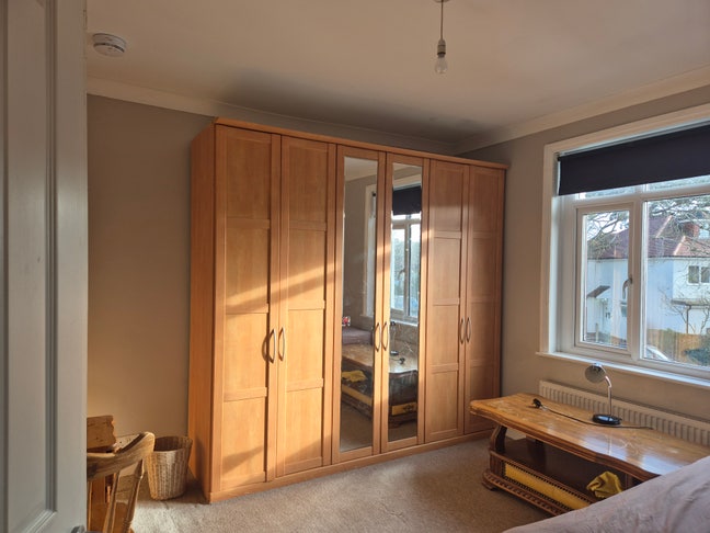 Spacious double bedroom walking distance to Town Main Photo