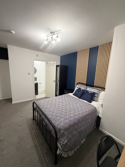 2 Double En-Suite Rooms Available Main Photo