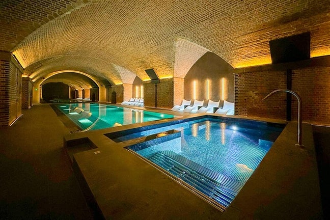 2 Bed Flat in Viadux (Pool, Gym, Cinema, Karaoke) Main Photo