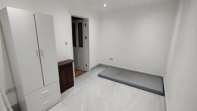 Accommodation Available in Mitcham near to Asda an Main Photo