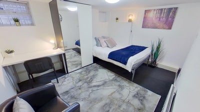 Large Bedsit next to Salford Royal🏥 Main Photo