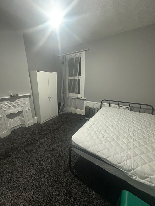 Large double furnished room - all bills included  Main Photo