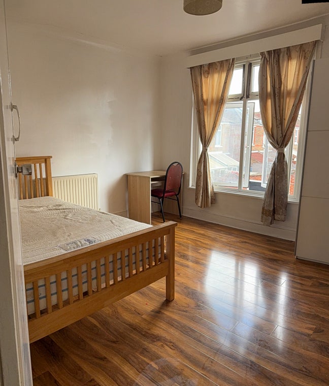 Two large bedrooms  Main Photo