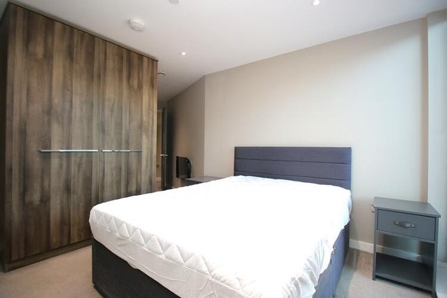 M1 double en suite room available Main Photo