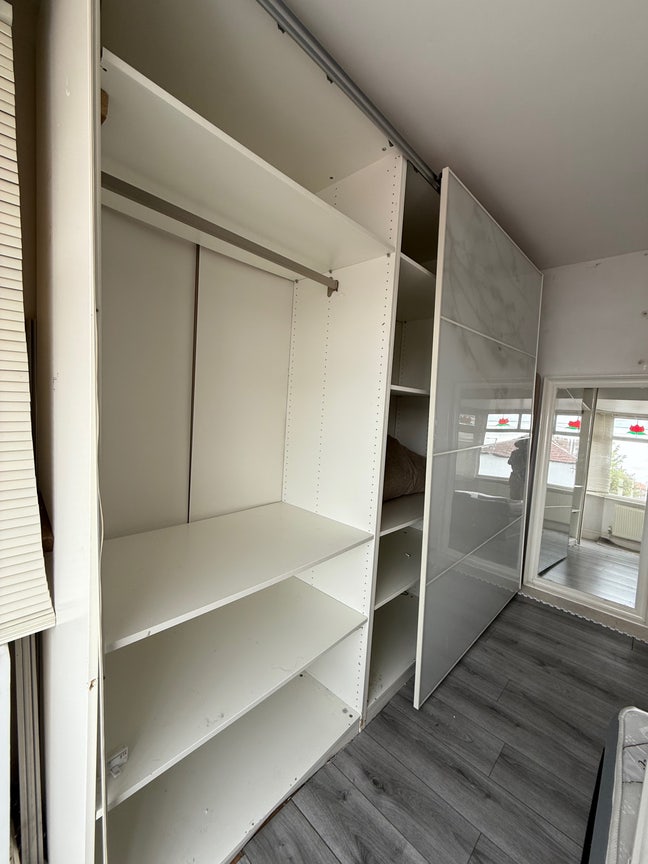 Spacious double room- fully equipped home Main Photo