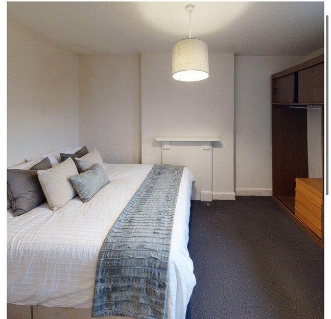 Double room available in Clifton area Main Photo