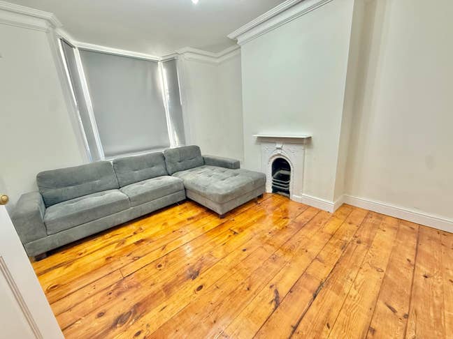 Newly Refurbished 4/5 double Bedrooms house to let Main Photo