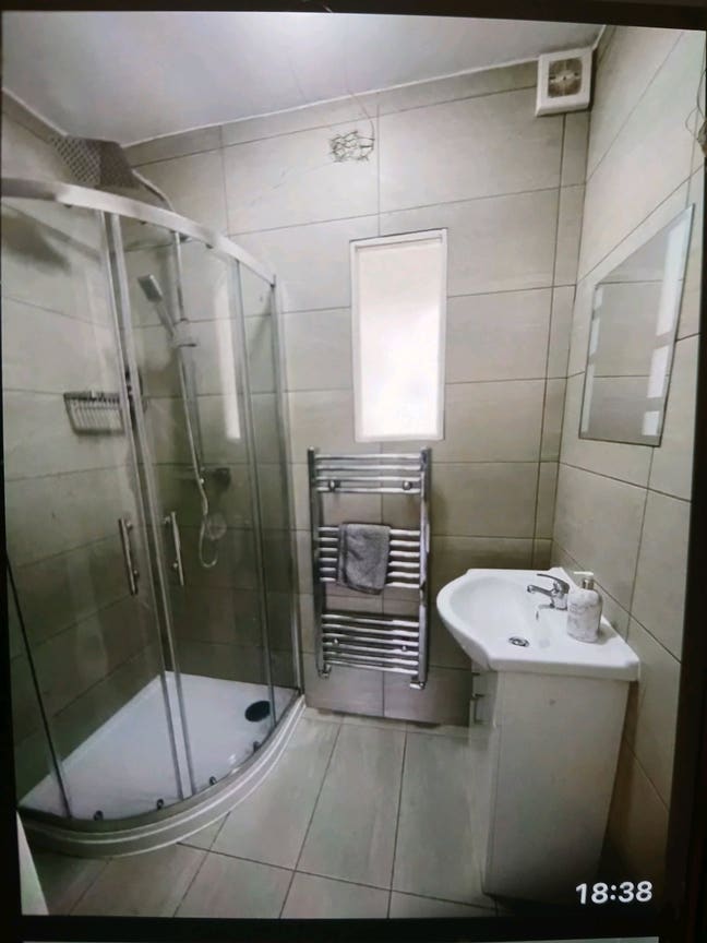 Large double room in  4 bed house Main Photo