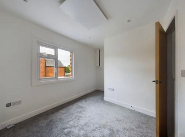 Room near to local shop  Main Photo