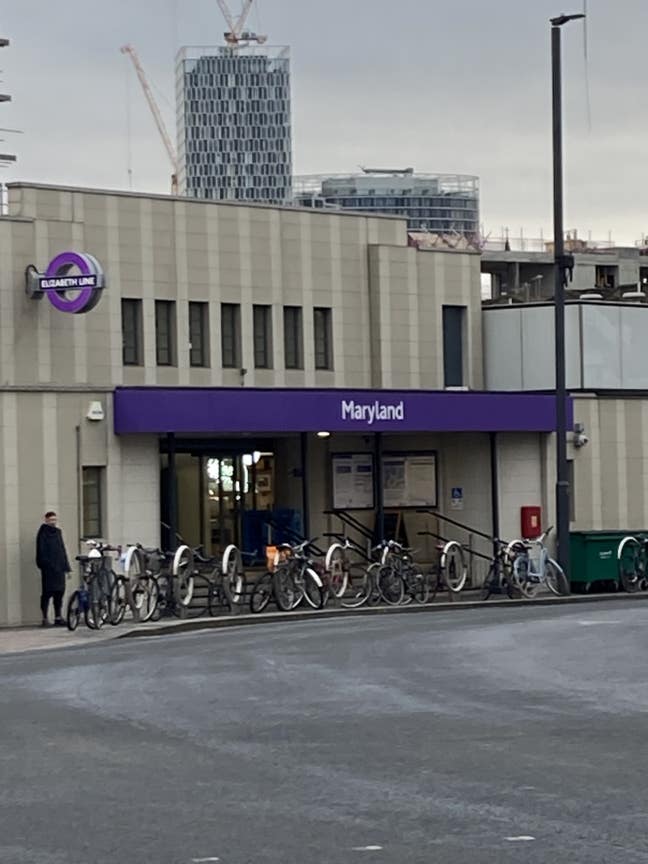 Room in a house close to Elizabeth line e15 Main Photo