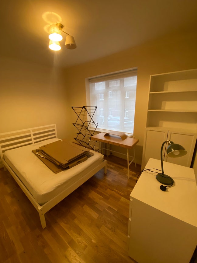 Room in Kilburn free  Main Photo