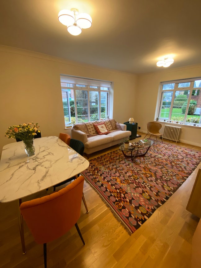 Room in Kilburn free  Main Photo