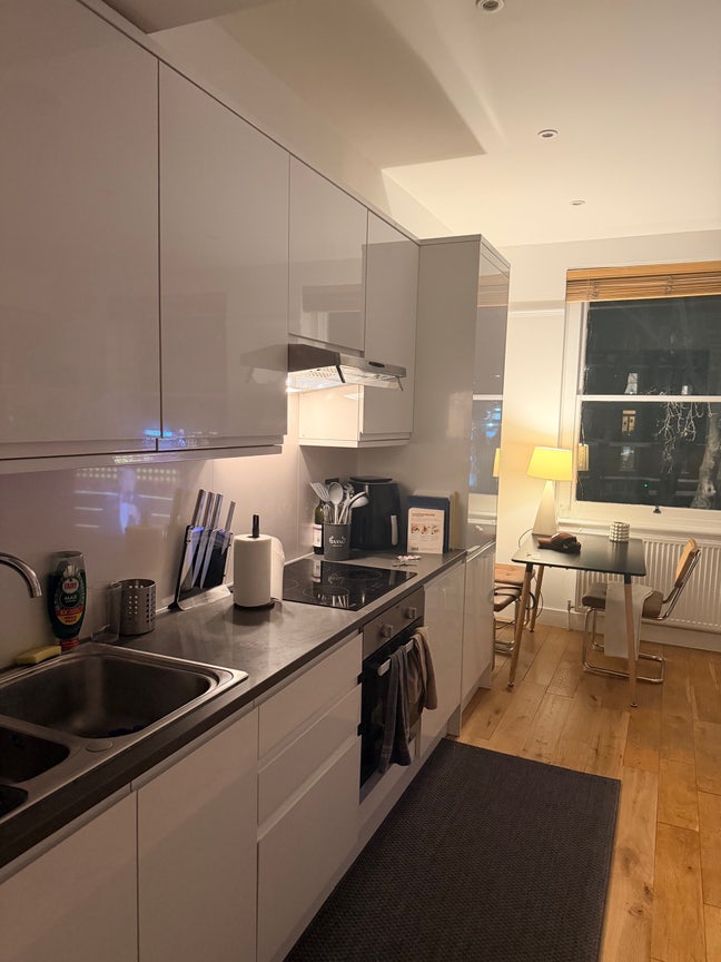 Room for rent in a super flat in West Hampstead  Main Photo
