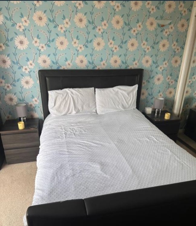 A beautifully furnished room in a cottage flat  Main Photo