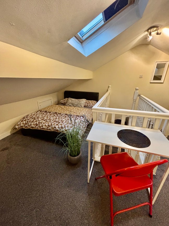 Beautiful House Share All Bills Inclusive  Main Photo